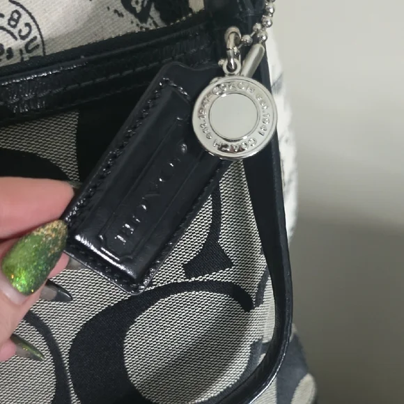 Coach Signature Mono Black & Gray Crossbody/Shoulder W/ Silver Hardware (EUC)🖤 - Picture 4 of 14